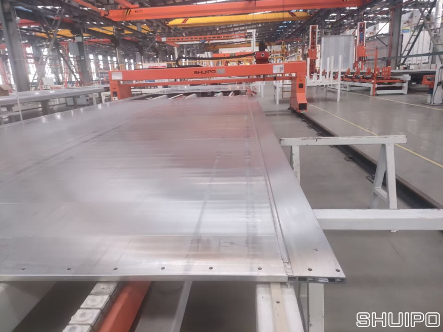 側板內縫斷續焊專機